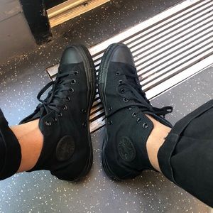 Converse men’s all black shoes